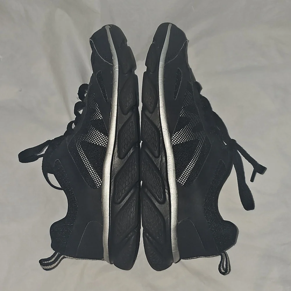 Starter Black Lace Up Sneakers Youth Size 3, Used